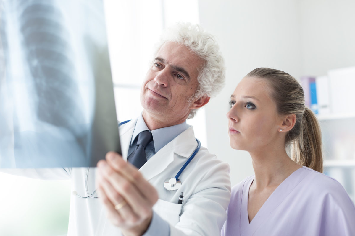 doctors-examining-an-x-ray-image-G78TCA2-1200x800.jpg